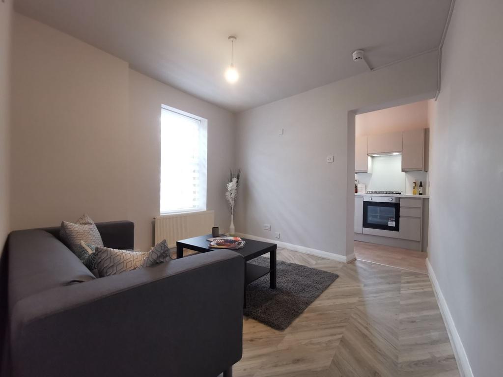 High Road, Willesden Green NW10 2SU 1 bed apartment to rent £1,649