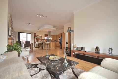 2 bedroom apartment to rent, Penthouse at The Pinnacle, Cottage Terrace