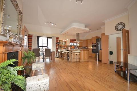 2 bedroom apartment to rent, Penthouse at The Pinnacle, Cottage Terrace