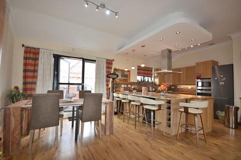 2 bedroom apartment to rent, Penthouse at The Pinnacle, Cottage Terrace