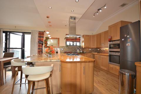 2 bedroom apartment to rent, Penthouse at The Pinnacle, Cottage Terrace