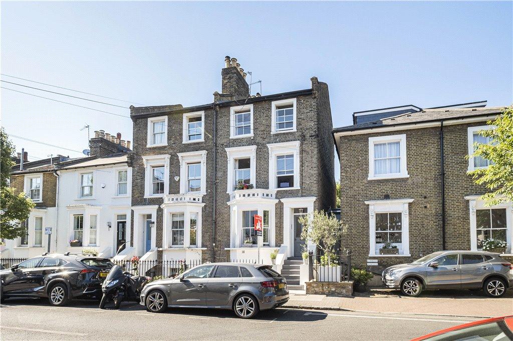 Disraeli Road, Putney, SW15 2 bed apartment £2,100 pcm (£485 pw)