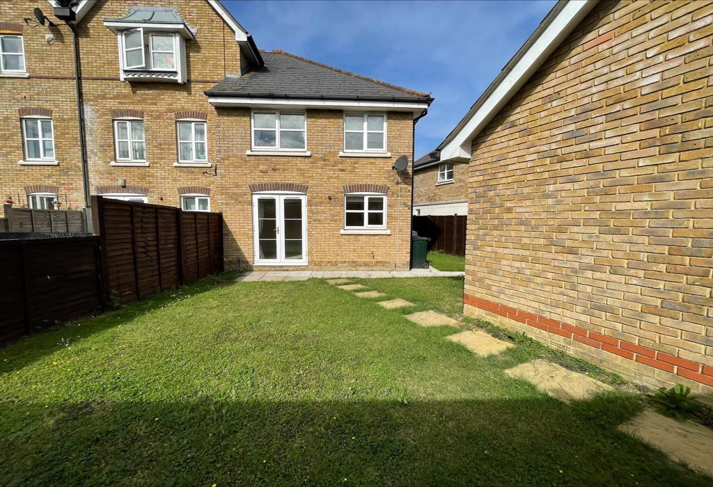 Mill Court, Ashford, Kent 3 bed end of terrace house £325,000
