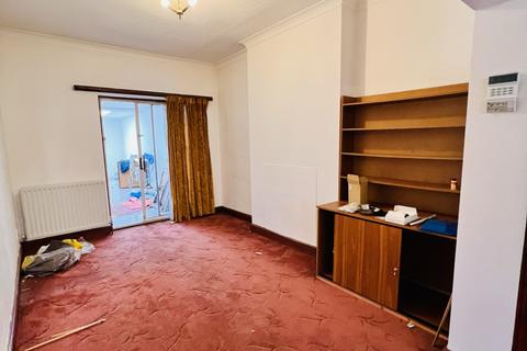 39 Osterley Park Road, Southall, UB2 4BN
