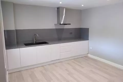 Studio to rent, Reading