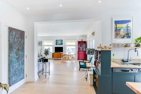 2 bedroom flat to rent, Medina Villas, Hove