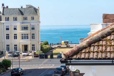 2 bedroom flat to rent, Medina Villas, Hove