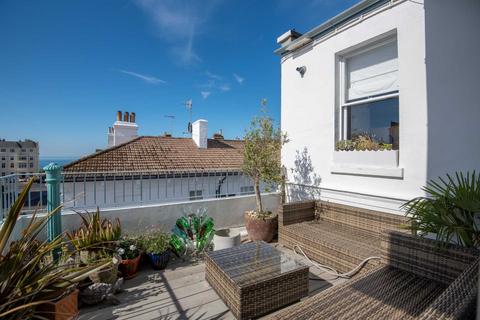2 bedroom flat to rent, Medina Villas, Hove
