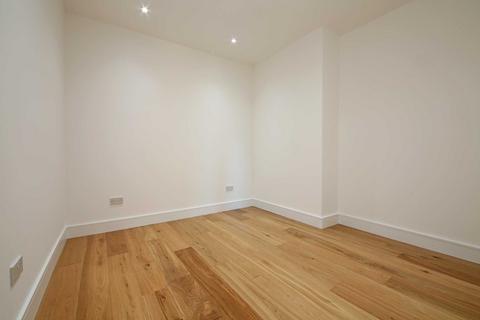 2 bedroom flat to rent, Minehead Road, Streatham, SW16