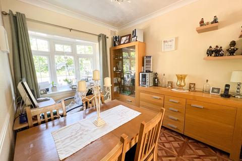 214 Hay Lane, Shirley, Solihull, B90 4EQ