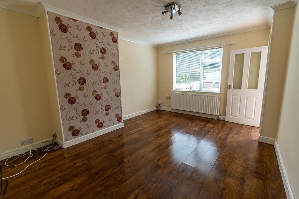 Kitchener Avenue, Chatham, Kent, ME4 3 bed terraced house £1,200 pcm (£277 pw)