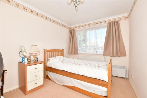 4 bedroom detached house for sale - Lyndhurst Road, Ramsgate, Kent