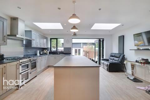 45 Raynes Road, Bristol, BS3 2DJ