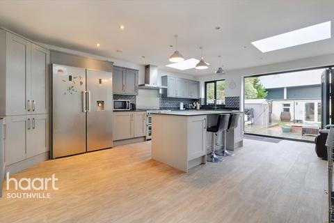 45 Raynes Road, Bristol, BS3 2DJ