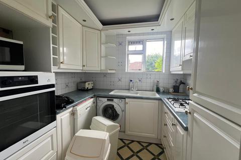 3 bedroom flat to rent, Hill Farm Road, London W10