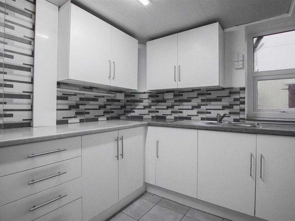 Westwood Street, Accrington BB5 3 bed terraced house £600 pcm (£138 pw)