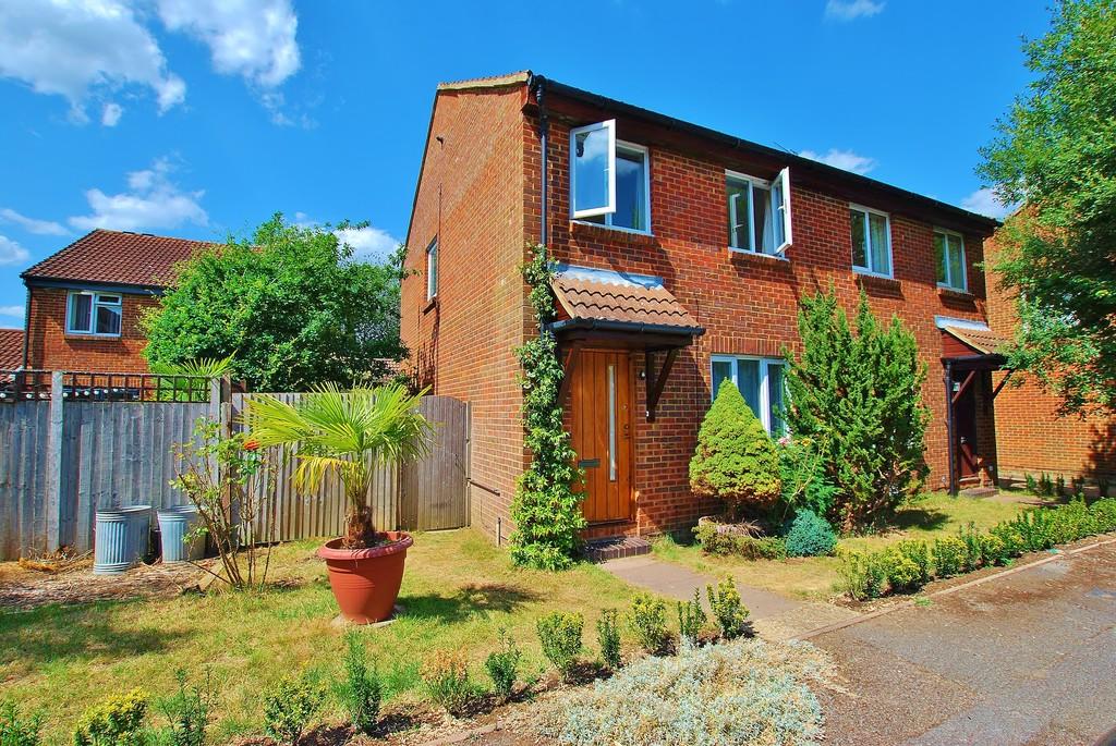 Elder Close, Guildford 3 bed semidetached house £2,250 pcm (£519 pw)