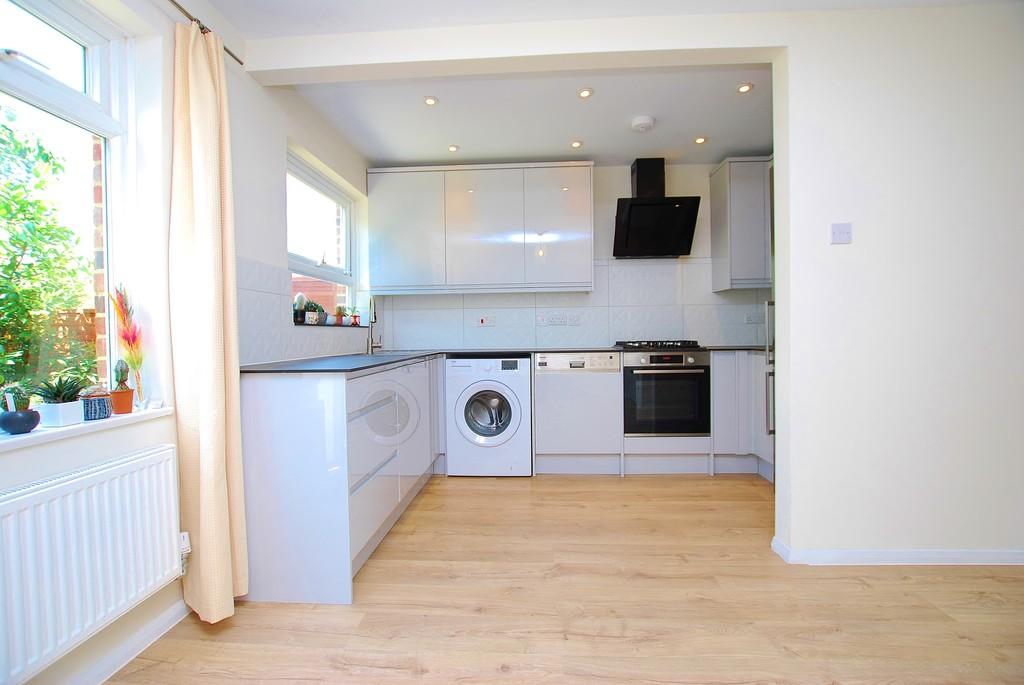 Elder Close, Guildford 3 bed semidetached house £2,250 pcm (£519 pw)