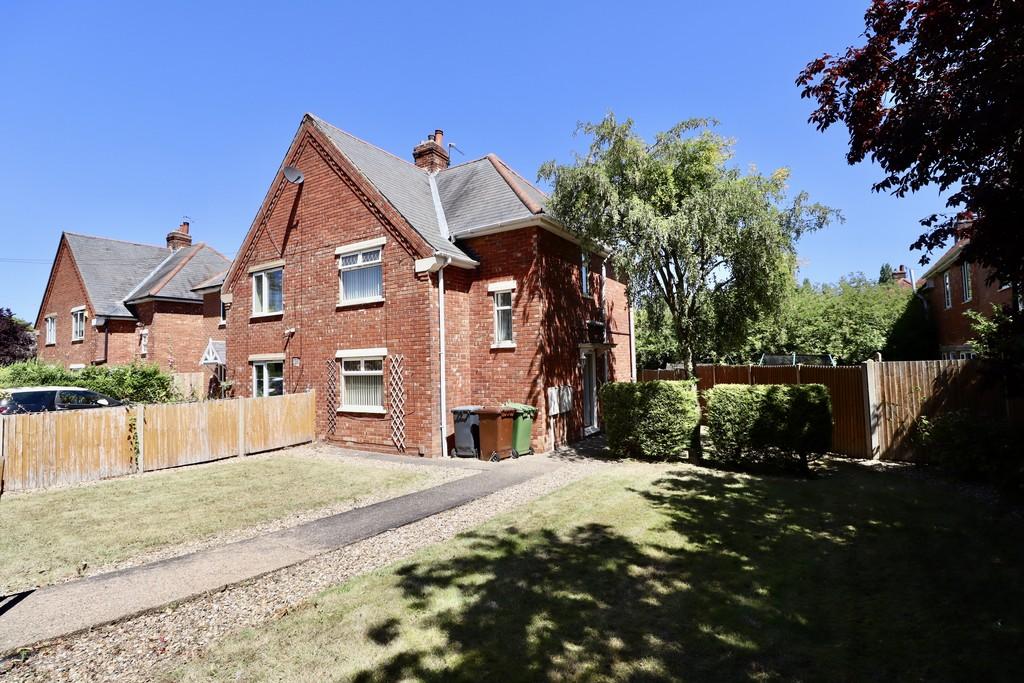 Ruskin Avenue Lincoln 3 Bed Semi Detached House For Sale £165 000