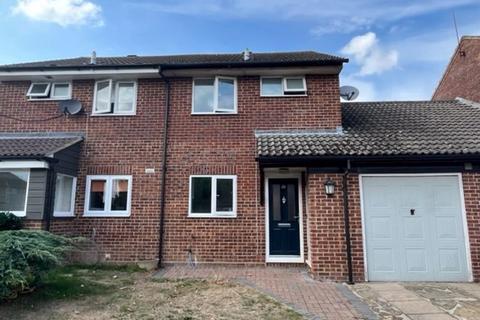 3 bedroom semi-detached house to rent, Springfield Close, Chichester