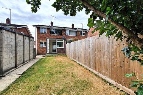 3 bedroom semi-detached house for sale, Nuffield Drive, Banbury - No onward chain