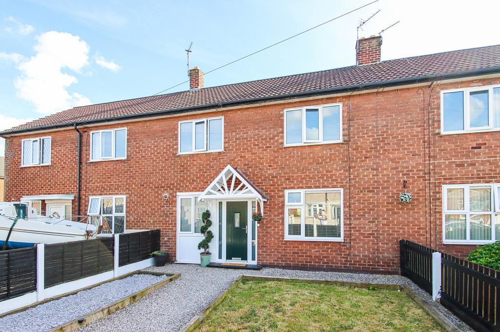 Road, Partington... 3 bed terraced house £180,000