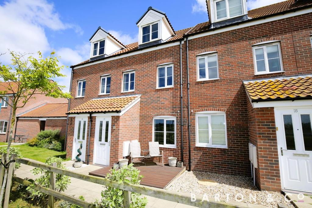 Browston Lane, Bradwell, Great Yarmouth 3 bed townhouse for sale £240,000
