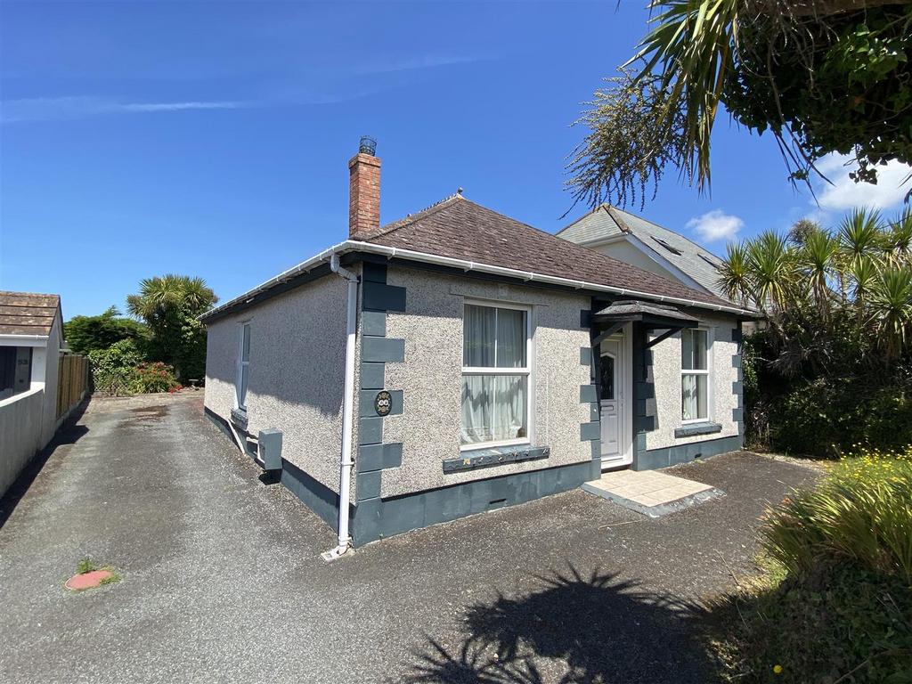 St. Road, Hayle 3 bed detached bungalow £299,950