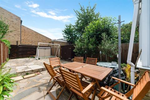 28 Bronson Road, London, SW20 8DY