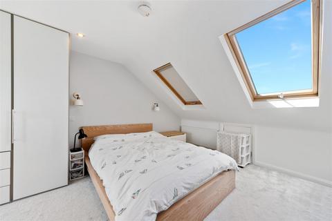 28 Bronson Road, London, SW20 8DY