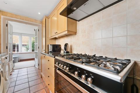 28 Bronson Road, London, SW20 8DY
