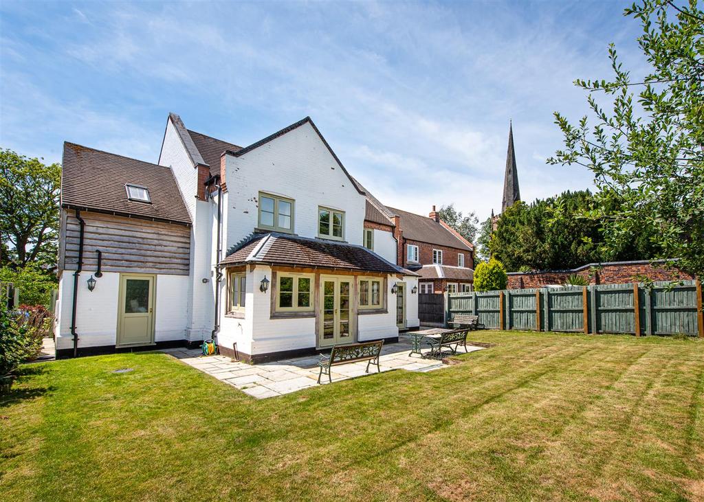 5 Admiral Rodney Gardens, Brewood 4 bed house £625,000