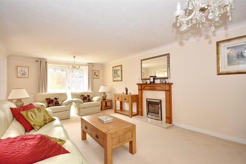 4 bedroom detached house for sale - Jasmine Close, St Augustines, Chartham