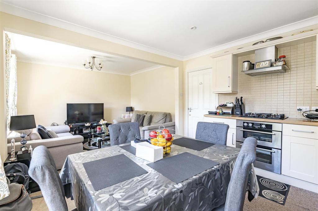 Forest Road, Liss 3 bed £310,000