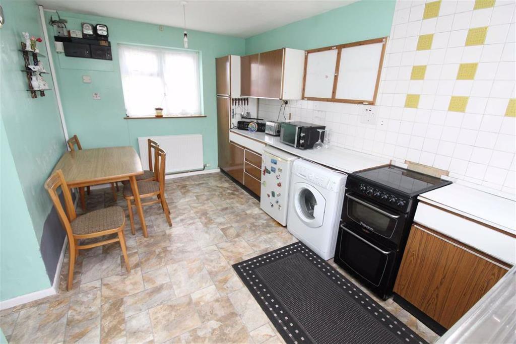 Kitchen/ Breakfast Room