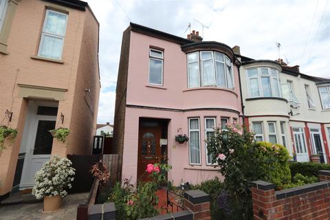 3 bedroom end of terrace house to rent - Central Avenue, Southend-On-Sea