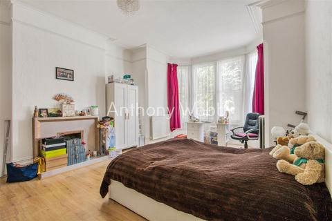 56b Grovelands Road, London, N13 4RH