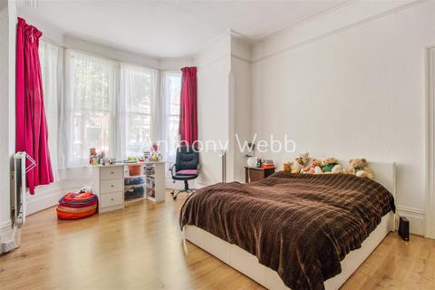 56b Grovelands Road, London, N13 4RH
