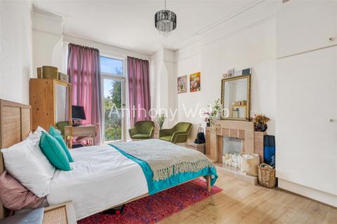56b Grovelands Road, London, N13 4RH