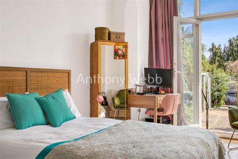 56b Grovelands Road, London, N13 4RH