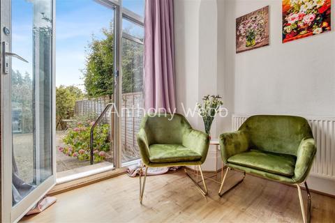 56b Grovelands Road, London, N13 4RH
