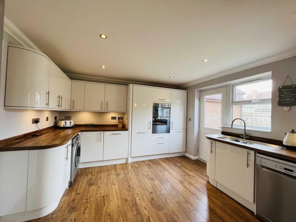 Wandle Beck, Didcot 6 bed detached house £599,950