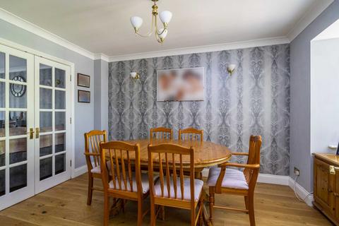 35 Beechcroft Road, Bushey, WD23 2JU