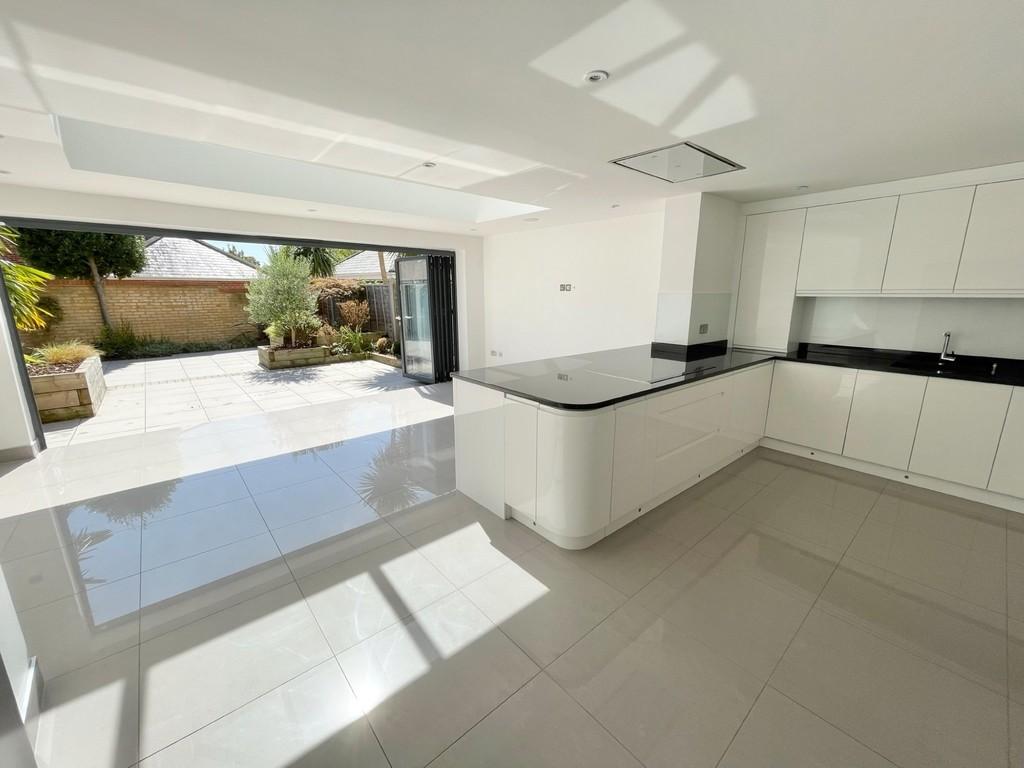 Dettingen Crescent, Deepcut 4 bed townhouse £3,000 pcm (£692 pw)