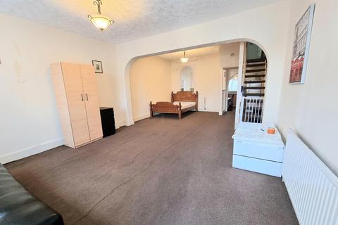 3 bedroom terraced house for sale, Grange Road, London, E13