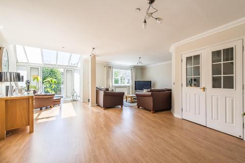 65 Kingfisher Drive, Greenhithe, DA9 9RT