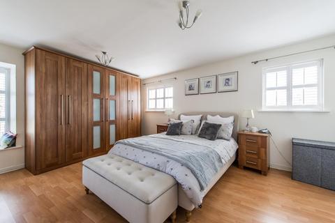 65 Kingfisher Drive, Greenhithe, DA9 9RT