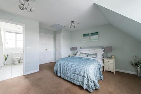 65 Kingfisher Drive, Greenhithe, DA9 9RT