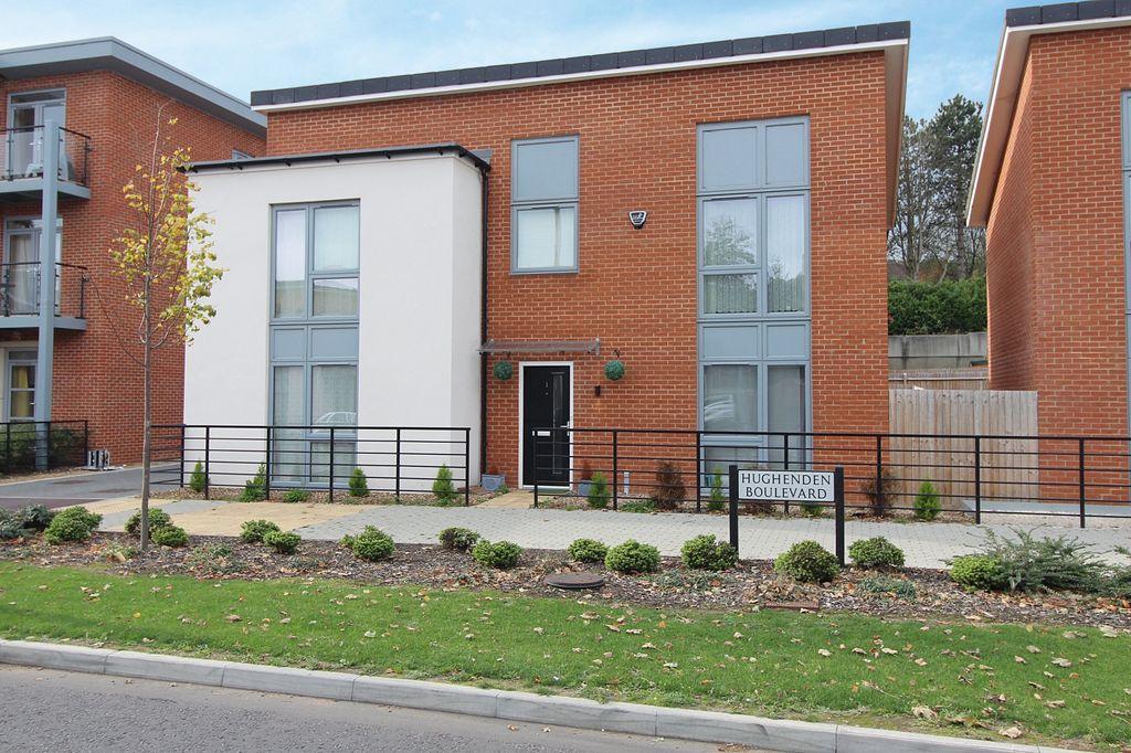 Hughenden Boulevard, High HP13 5DJ 4 bed detached house £
