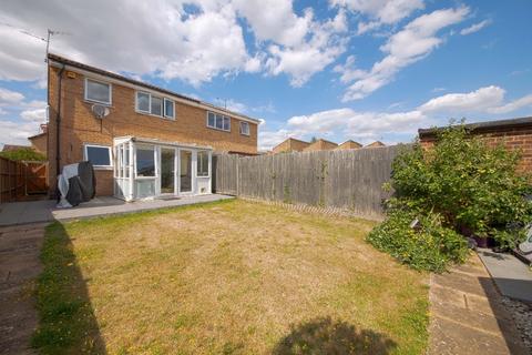 3 bedroom semi-detached house to rent, Lillibrooke Crescent, Maidenhead, SL6